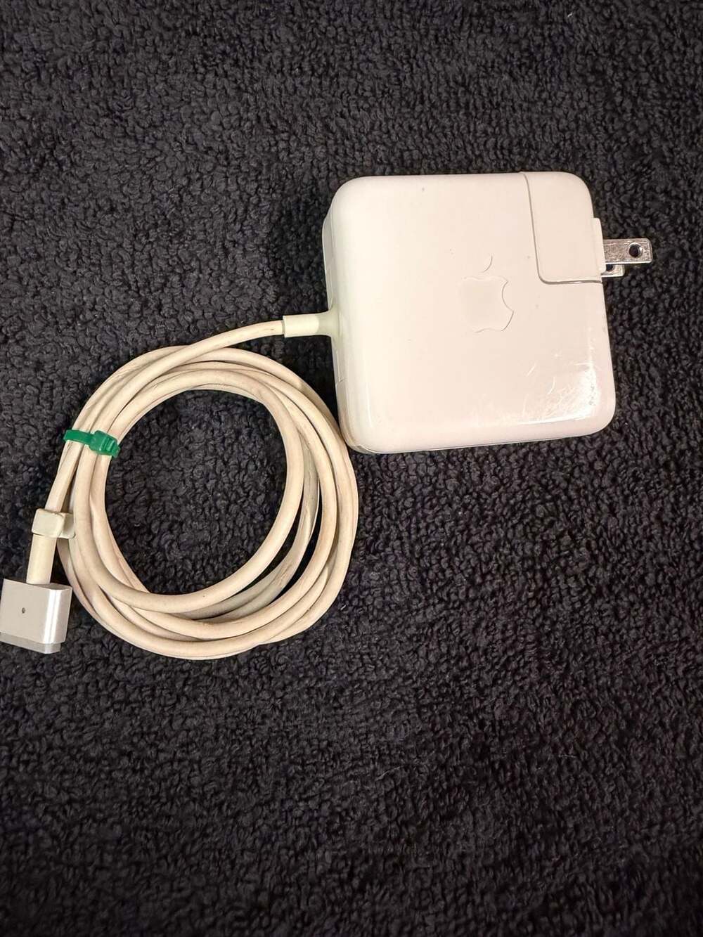 Apple 45W MagSafe 2 Power Adapter Model A1436 for MacBook Air tested